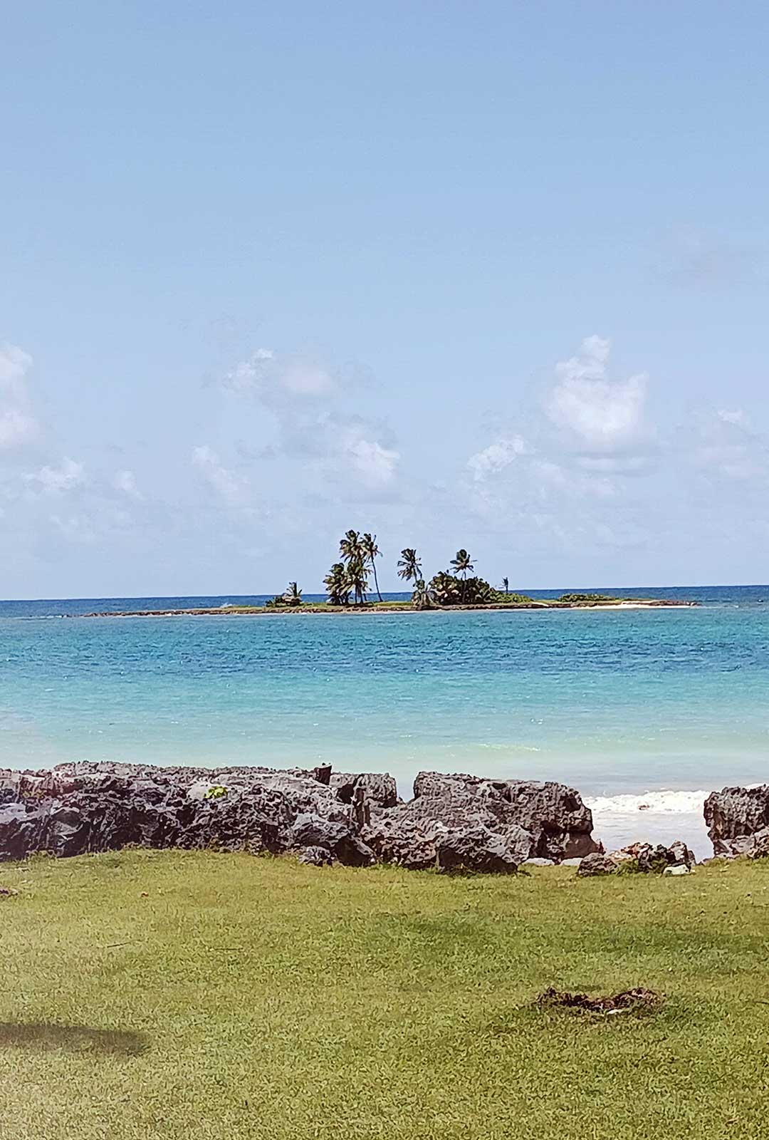 isla-flotante-frente-al-hotel